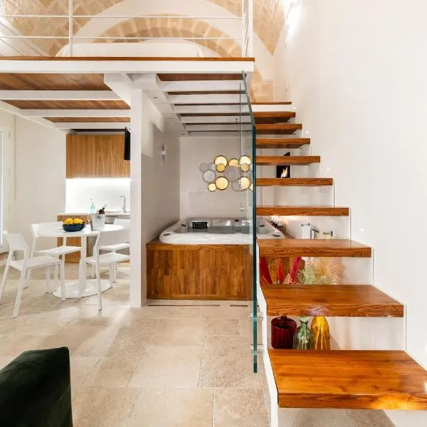 Old Court Luxury Suite&Spa by MONHOLIDAY，位于莫诺波利的酒店