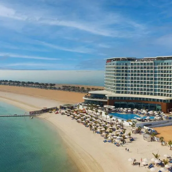 Hampton by Hilton Marjan Island，位于拉斯阿尔卡麦的酒店