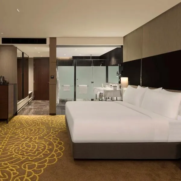 Hilton Bengaluru Embassy Manyata Business Park，位于班加罗尔的酒店