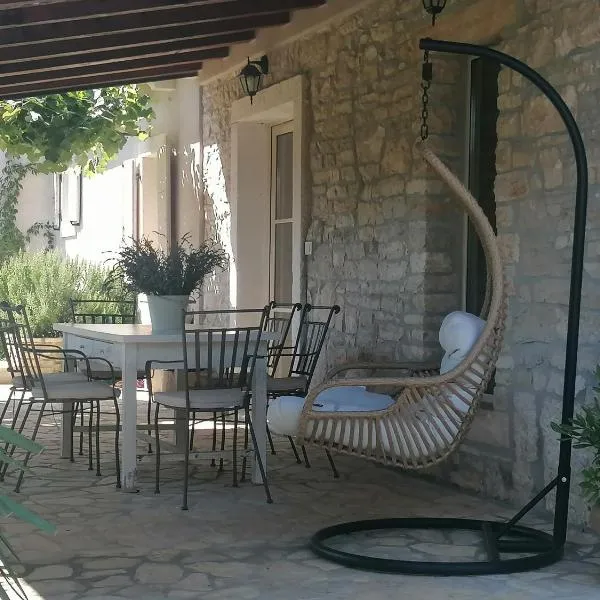 NEW!!!Villa D'Vita on huge fenced property，位于廷詹的酒店