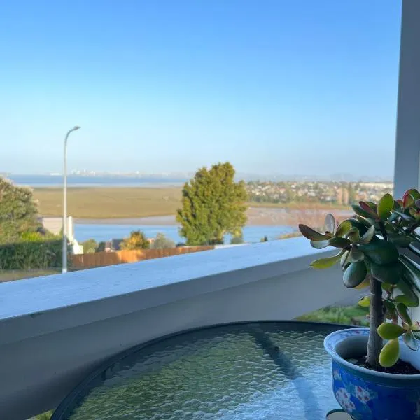 Auckland Sea&SkyTower view Homestay with free Netflix, Parking，位于奥克兰的酒店