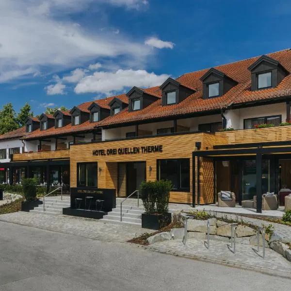 Hotel Drei Quellen Therme，位于Karpfham的酒店