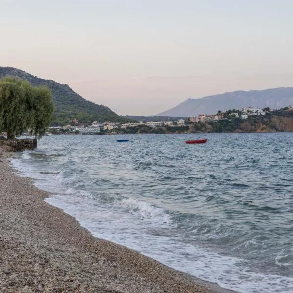 Seaside Serenity Suite in Loutra，位于Galatákion的酒店