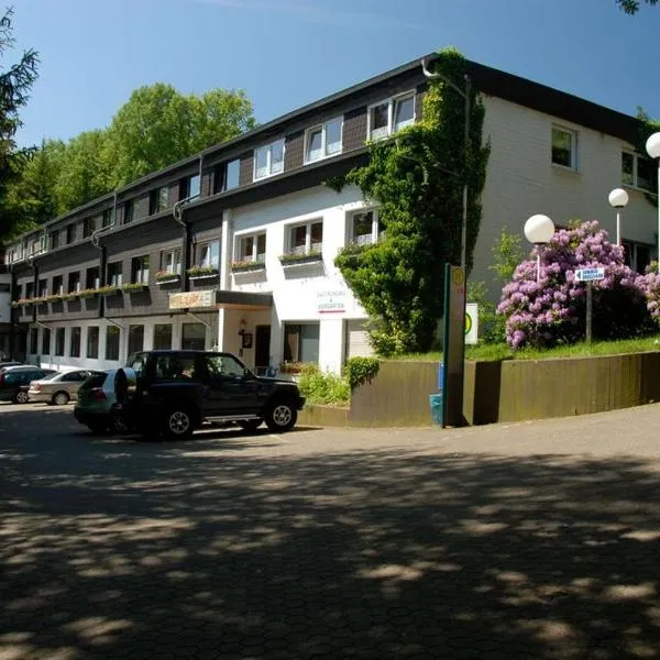Hotel Eifeltor，位于Bergbuir的酒店