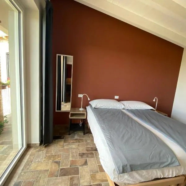 Fuoridicampo rossa，位于Roncovetro的酒店