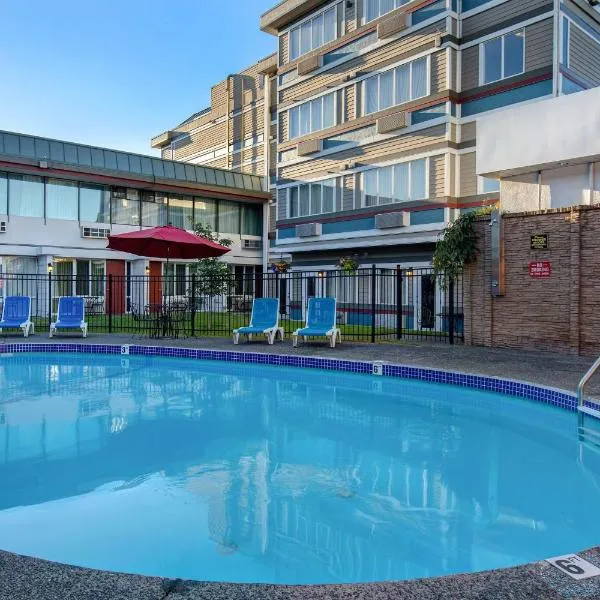 Days Inn by Wyndham Victoria Airport Sidney，位于悉尼的酒店