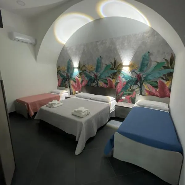 A' casa mij，位于那不勒斯的酒店