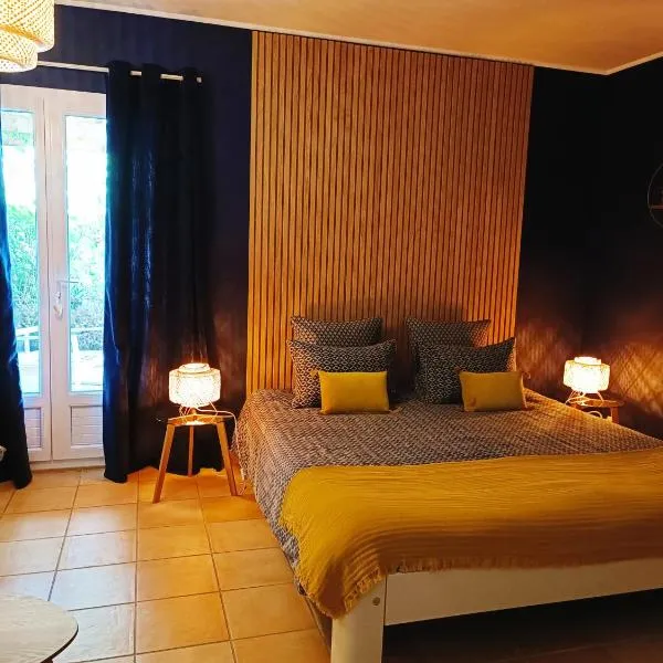 Chambre d'hôtes de charme, A Nosté M&P，位于Saint-Martin-Curton的酒店