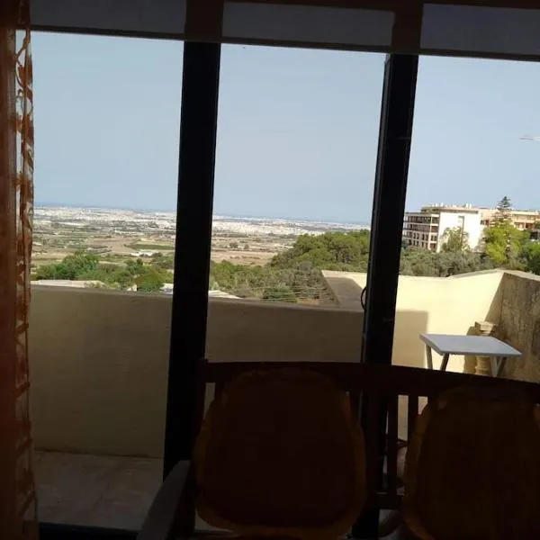 Terraced house with stunning view close to Mdina，位于拉巴特的酒店