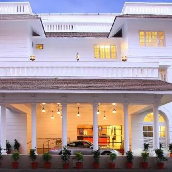 露西亚派力斯酒店，位于德里久尔的酒店