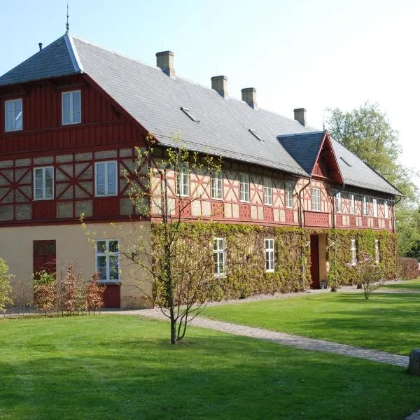 Bernstorff Castle Hotel，位于Veksø的酒店
