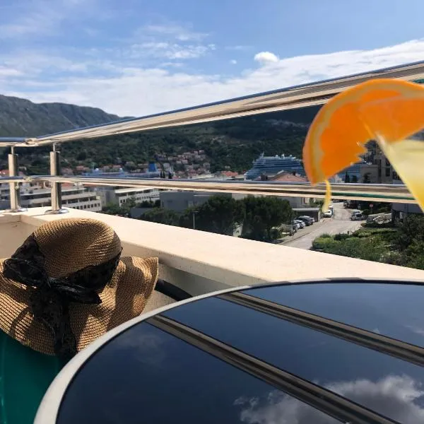 Apartments and room Adriatic Blue，位于杜布罗夫尼克的酒店
