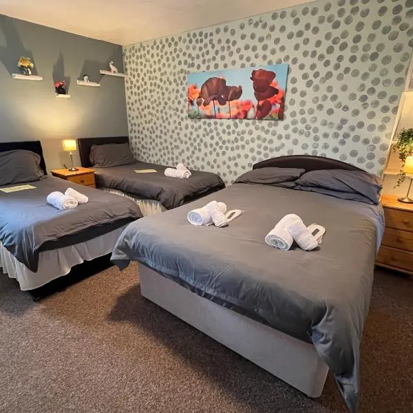 SELF Check In Room Accommodation ONLY The Castle, Coldstream，位于Cornhill-on-tweed的酒店