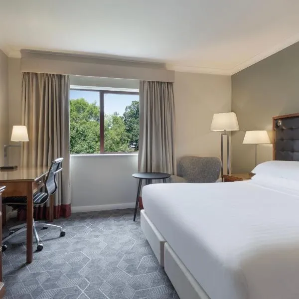 Delta Hotels by Marriott Waltham Abbey，位于布罗克斯本的酒店