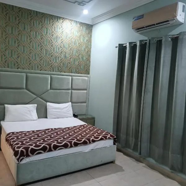 Hotel Taj Palace Multan，位于木尔坦的酒店