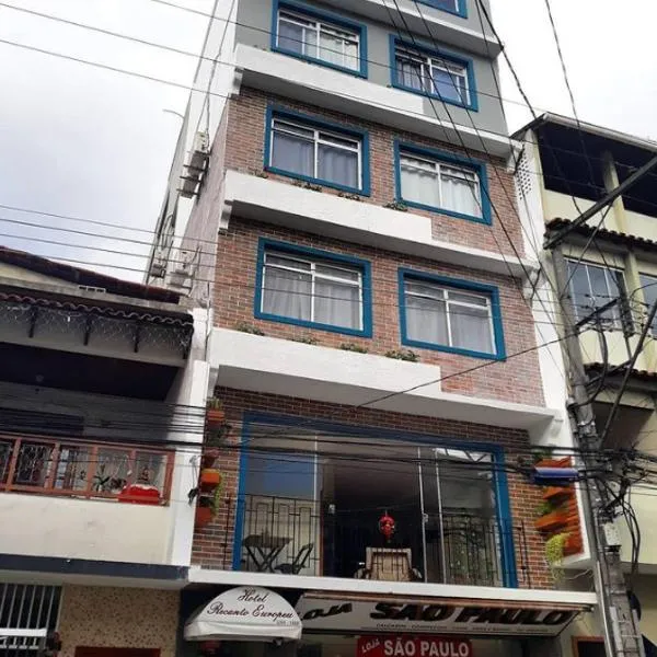 Hotel Recanto Europeu，位于多明戈斯马丁斯的酒店