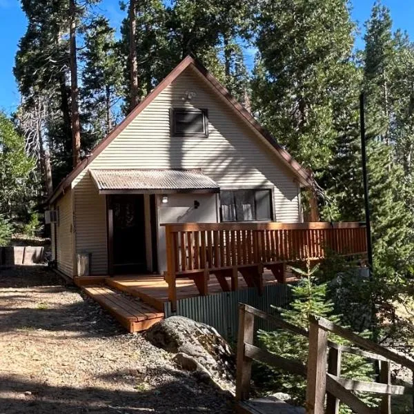 Sequoia National Forest Cabin-ATV Ride，位于Posey的酒店