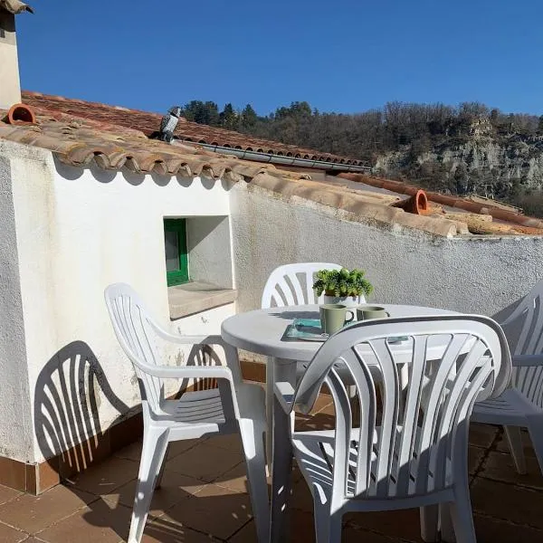 ApartaMonti Dúplex，位于Montesquíu的酒店