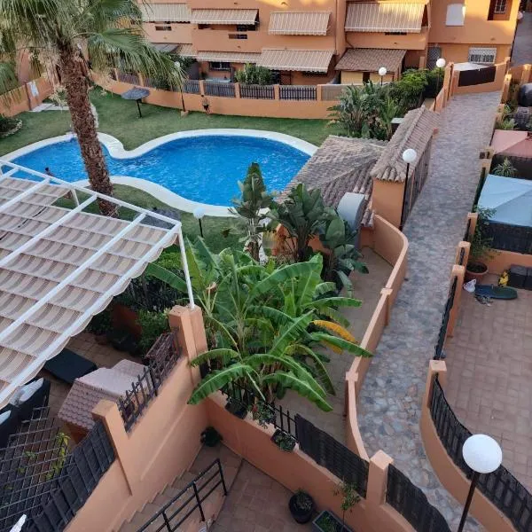 Chalet Adosado en Rincón，位于林孔-德拉维多利亚的酒店