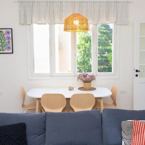 Bright and Cozy Bauhaus Gem，位于赖阿南纳的酒店