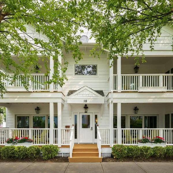 The Neighborhood Hotel New Buffalo，位于新布法罗的酒店