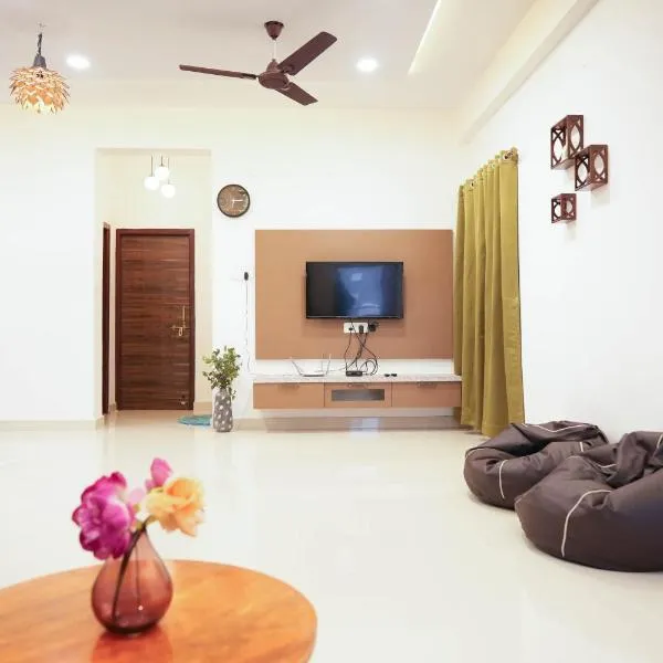 Lovely 2 BHK house Near US Embassy at Gachibowli，位于Lingampalli的酒店