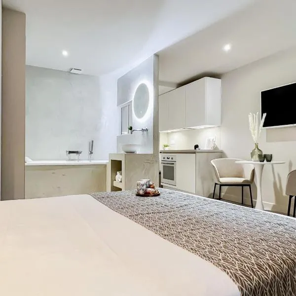 Loveroom Muse old town jacuzzi Annecy vieille ville，位于安锡的酒店