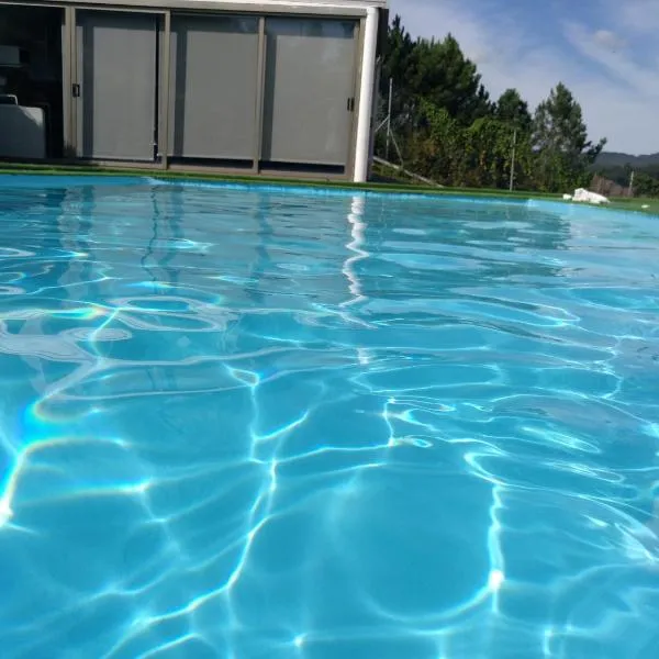 Casa Rocha Velha con terraza y piscina particular，位于圣地亚哥－德孔波斯特拉的酒店