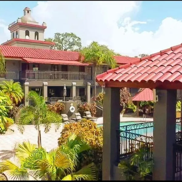 Red Roof Inn PLUS & Suites Tampa，位于谭坡特里斯的酒店