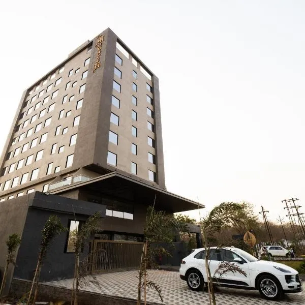 The Monarch at Chakan MIDC, Pune，位于Chakan的酒店