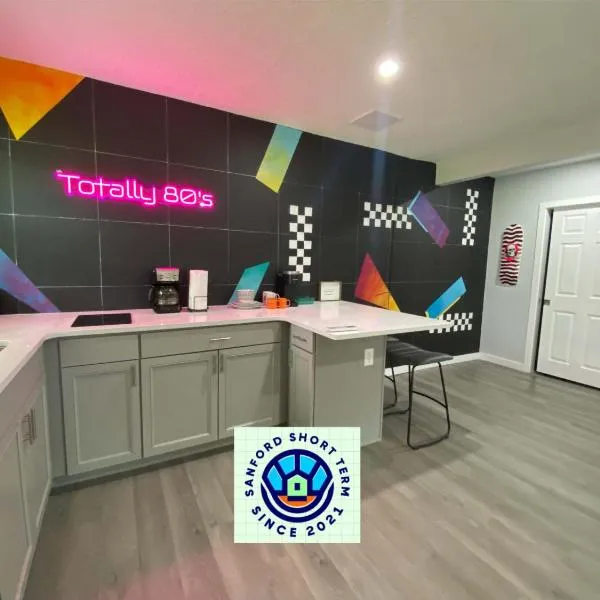 Totally 80s!，位于桑福德的酒店