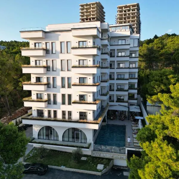 GREAT WHITE HOTEL，位于圣金的酒店