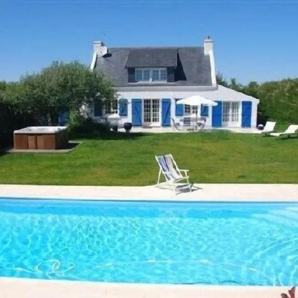 Maison "Ker Galinette " , Belle-Ile-En-Mer, Piscine chauffée et Jacuzzi，位于班戈的酒店