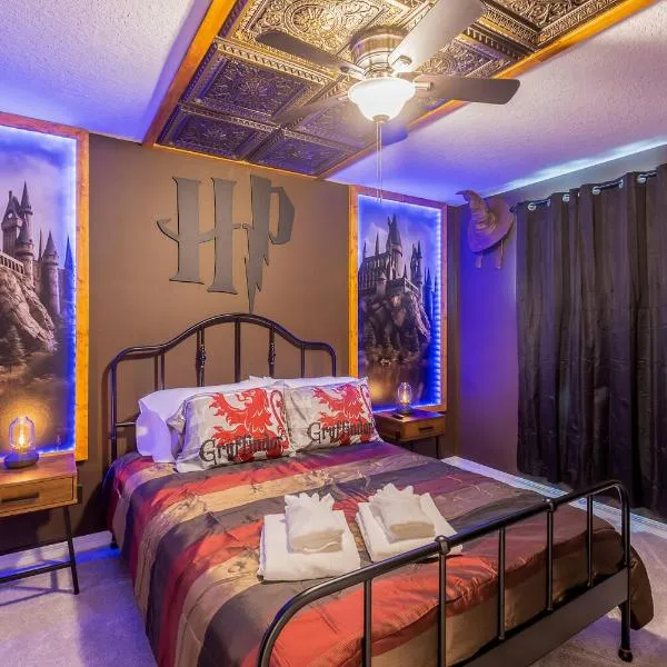 Family Townhome with Themed Rooms，位于达文波特的酒店