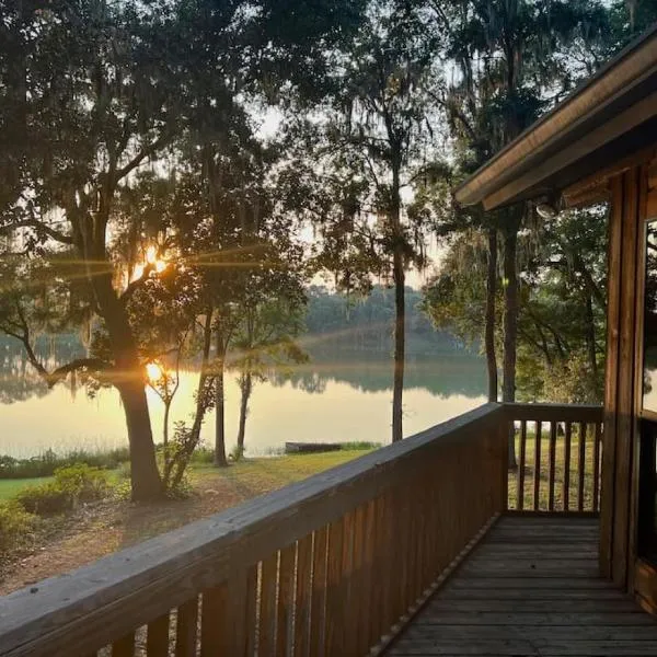 Hammock Lake House - 4BDR Lake Park Valdosta Area，位于莱克帕克的酒店