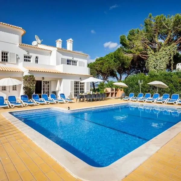 7 Bedroom Private Villa Tenazinha II, with pool，位于阿尔布费拉的酒店