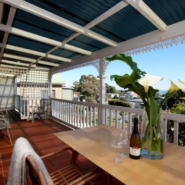 Sunset Balcony Bass Coast Beach House，位于Grantville的酒店