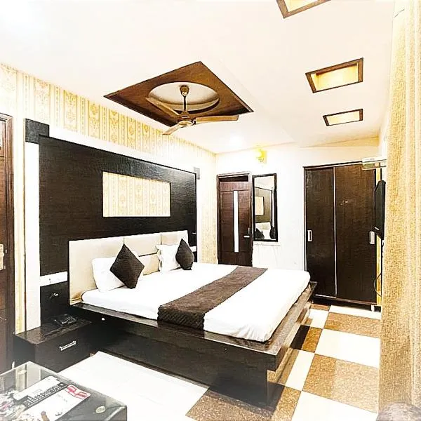 HOTEL CITY NIGHT -- Near Ludhiana Railway Station --Super Suites Rooms -- Special for Families, Couples & Corporate，位于Dorāha的酒店