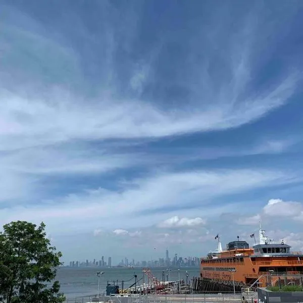 Studio by New York Harbor，位于Saint George的酒店