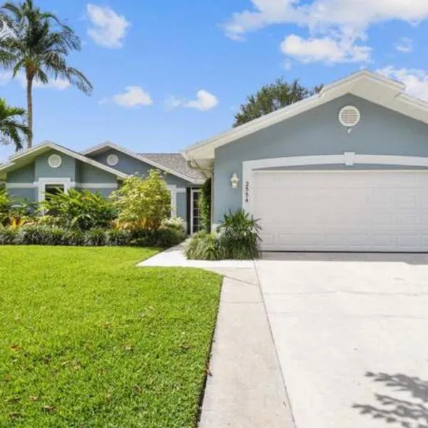 Florida house, 4br 2bt with private pool oasis,位于那不勒斯的酒店