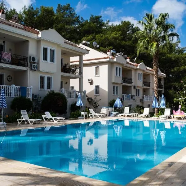 2BR Apartment in Ölüdeniz with Large Pool in Quiet Area，位于费特希耶的酒店