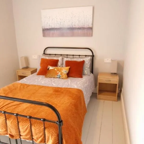 Cheerful 2 bed home with mountain views，位于布莱奈费斯蒂尼奥格的酒店