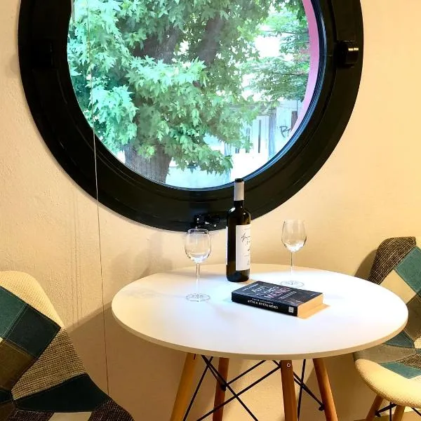 Central & Riverfront Room 1，位于埃泽萨的酒店