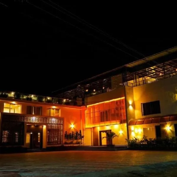 PURPLE HOTELS & RESORTS，位于Thirumurugan Poondi的酒店