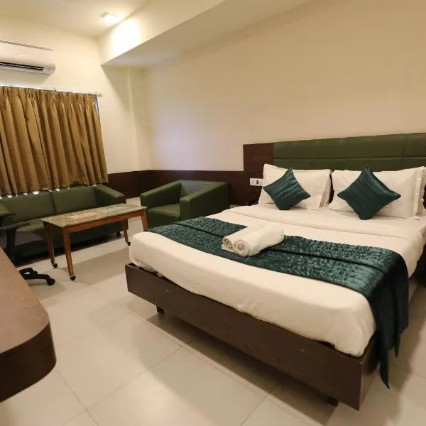 Greenotel Rooms Hazira, Surat，位于Dandi的酒店