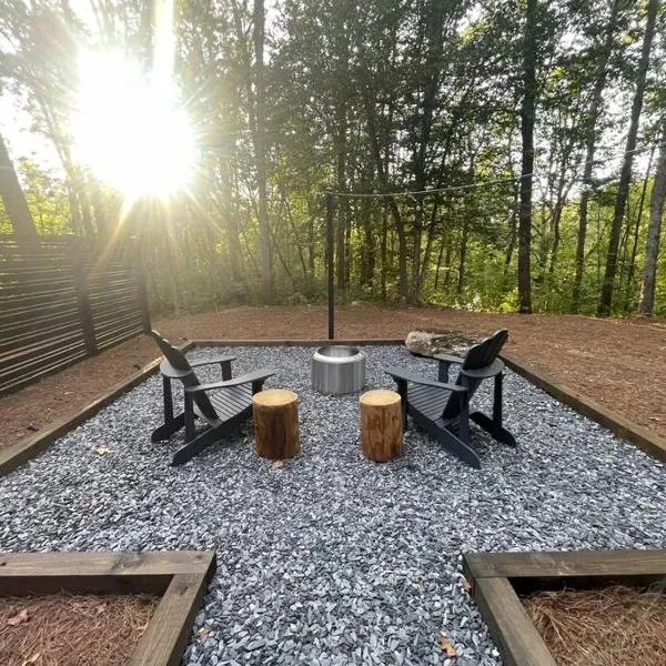6 miles from Helen Couples Shower Private Fire Pit，位于索蒂纳科奇的酒店