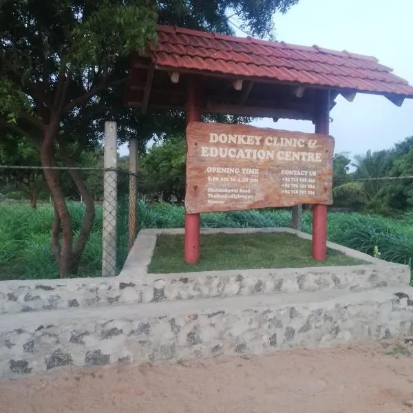 Donkey clinic and education center，位于马纳尔的酒店