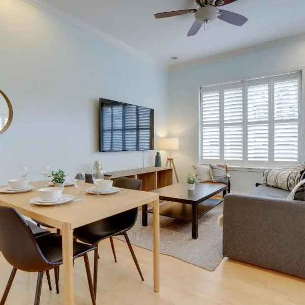 Amazing 1 BR Apartment 5 min from Waterfront Park，位于伍德布里奇的酒店