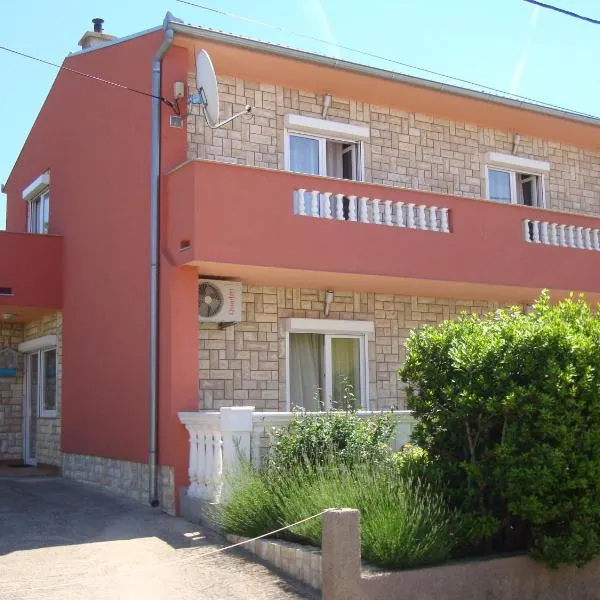 Apartment & Apartment Studio Deželjin，位于Vrataruša的酒店