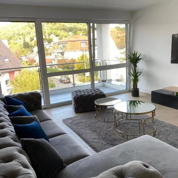 Valley of Business Frankfurt-West - Penthouse Nº1 - Three-Bedroom，位于陶努斯山麓霍夫海姆的酒店